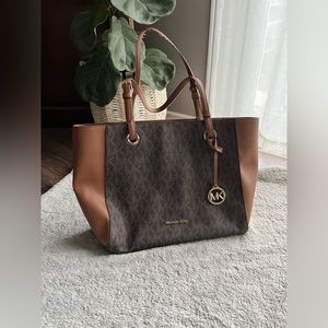 Michael Kors Walsh Medium Tote Bag